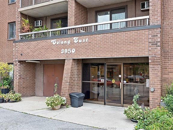 2nd image of 3950 Wyandotte St E #306