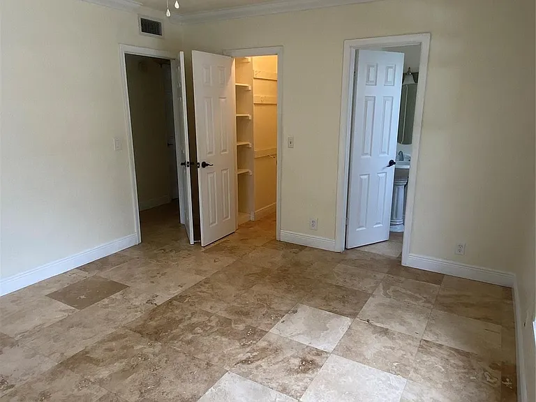 2200 NE 66th St #1412 — Photo 7