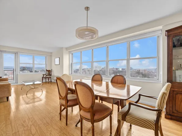 555 Kappock Street image 1 of 22