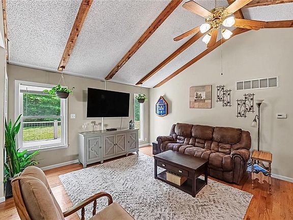 5th image of 24451 Chieftain Rd