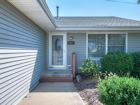3rd image of 805 Covey Ln