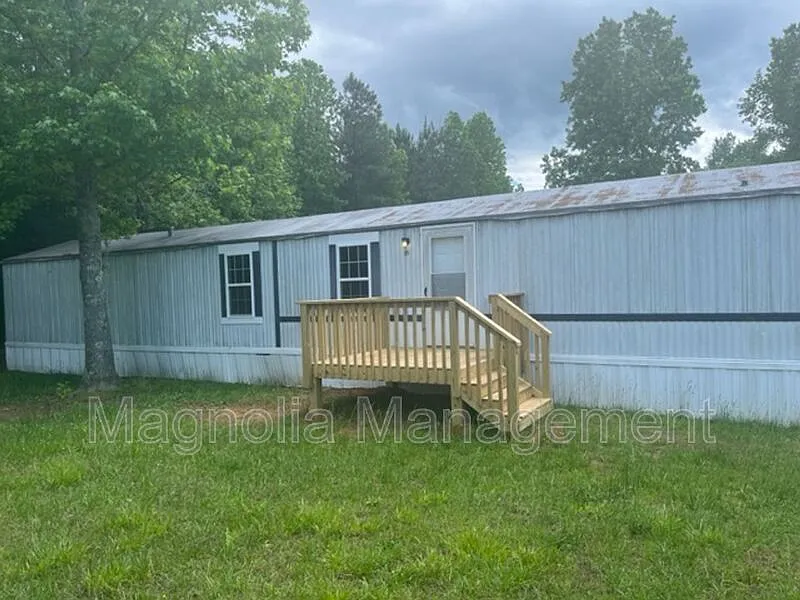 3 bed, 2.0 bath, $1,085 — Photo 1