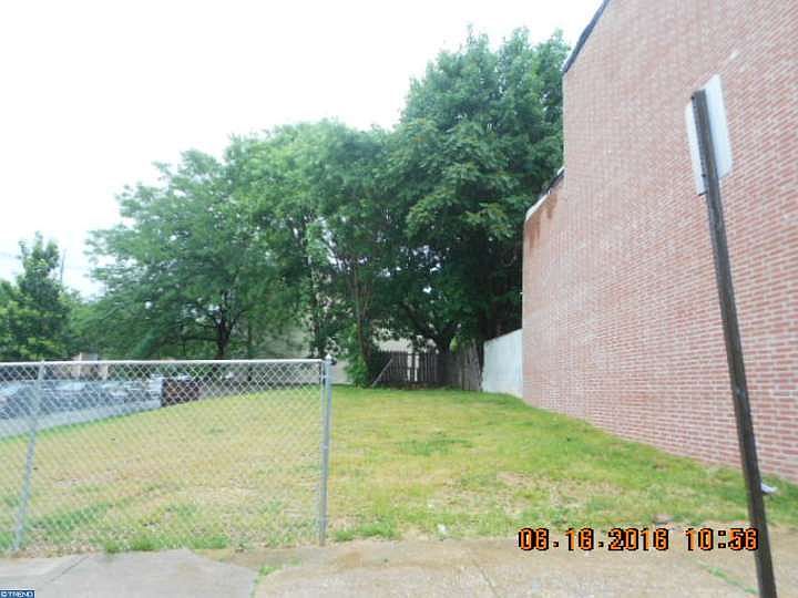 1st image of 627 W 5th St