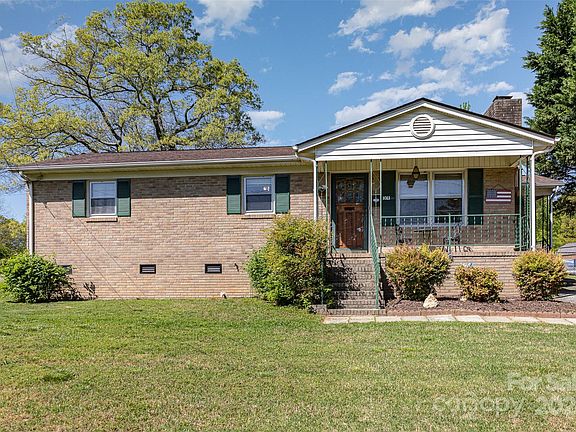 3rd image of 1011 N Main St