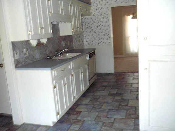 3rd image of 9629 Hillsboro Dr