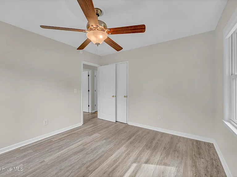 917 Wordsworth Dr — Photo 15
