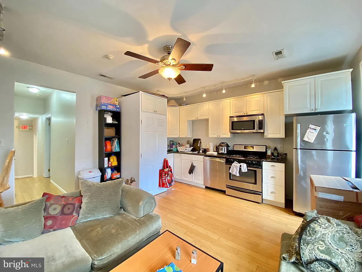 4 bed, 1200 sqft, $1,800 — Photo 2