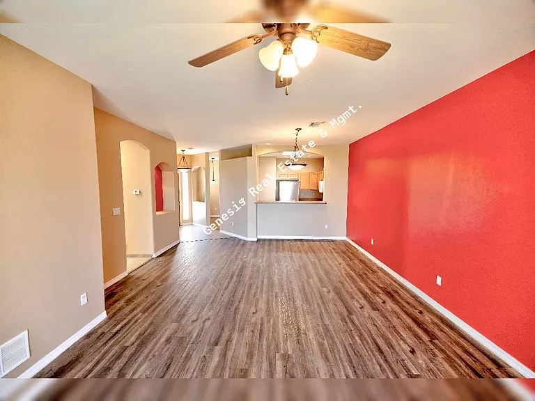 606 W Woodfield Ct — Photo 11