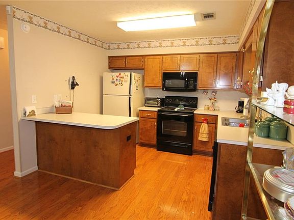 4th image of 3710 Holland Ct