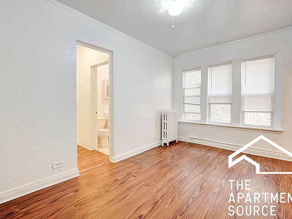 3rd image of 6818 N Wayne Ave APT 202