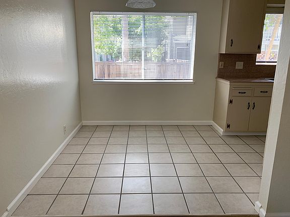 3rd image of 706 Mariposa Ave APT 1
