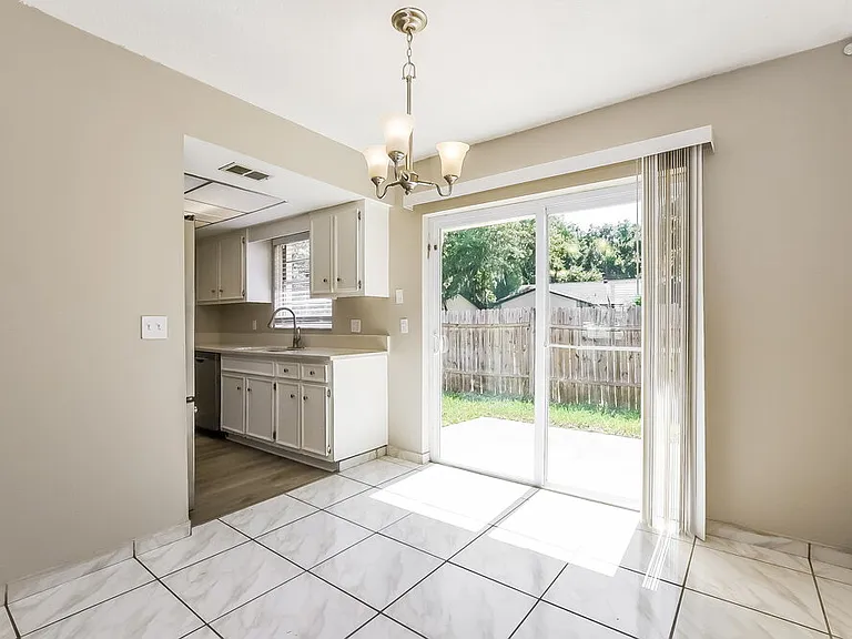 1410 Orchid Ln — Photo 6