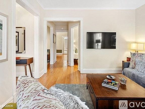 5th image of 1435 W Foster Ave #1