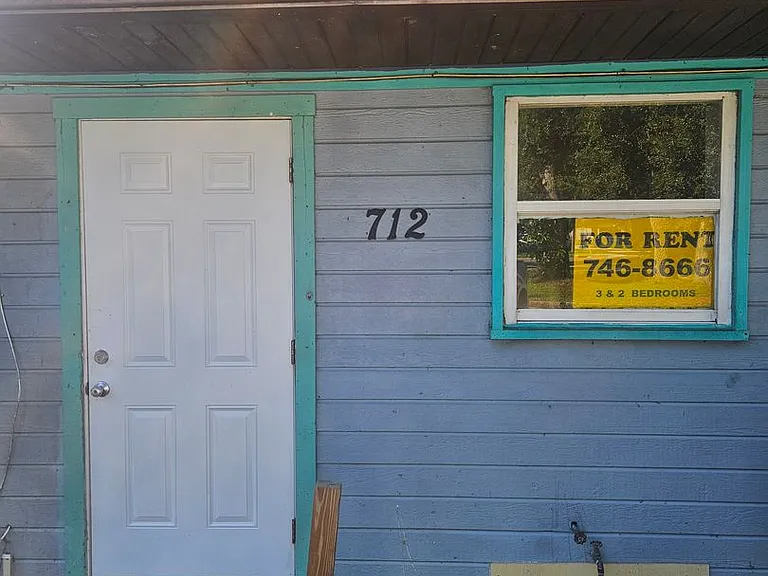 712 26th Ave E — Photo 1
