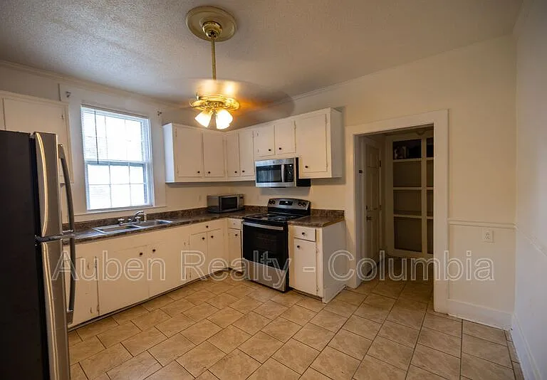1112 Olympia Ave — Photo 5