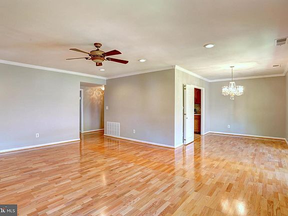 5th image of 8 Cross Keys Rd #8F