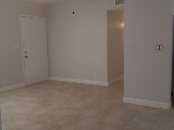 5th image of 226 W Jahns Pl