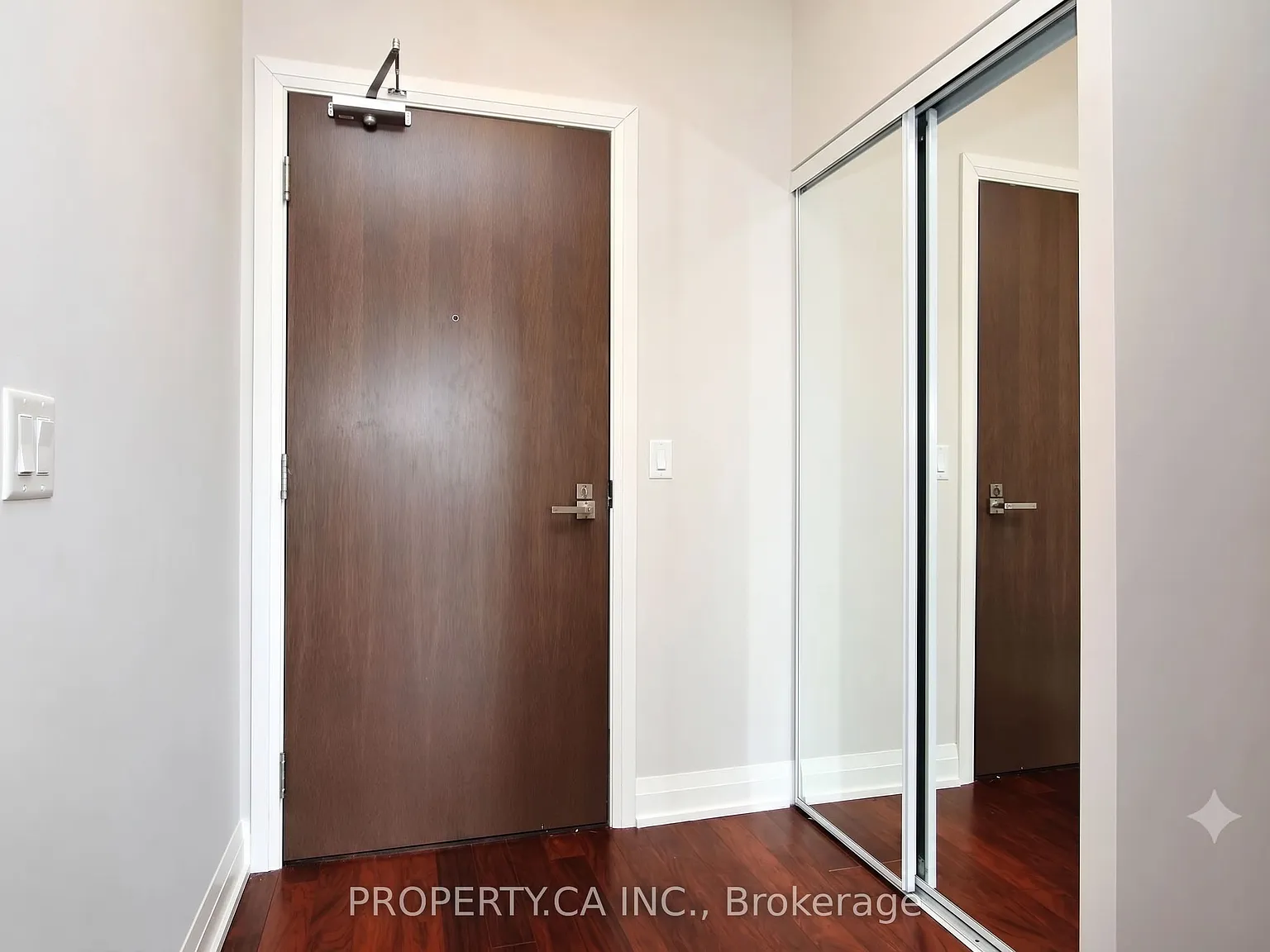 Thompson Residences — Photo 3