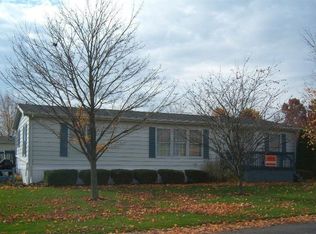 324 Pinecroft St, Nappanee, IN 46550