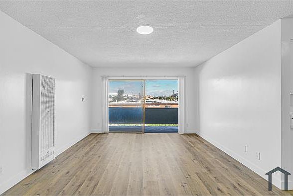1st image of 934 Larch St #3