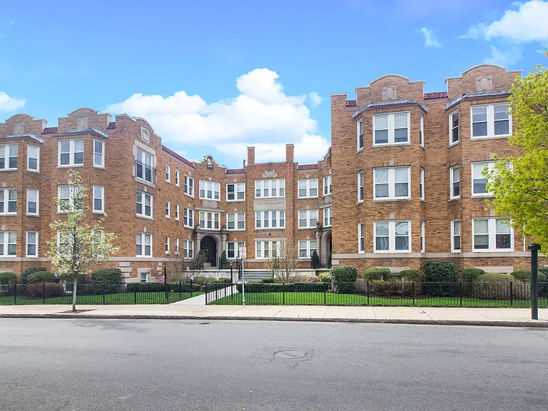 475 Highland Ave #3T — Photo 7