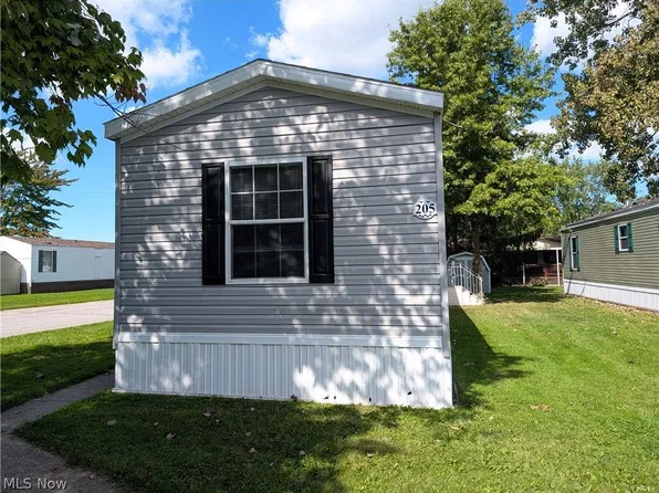 205 Brenthaven St #182, Elyria, OH 44035