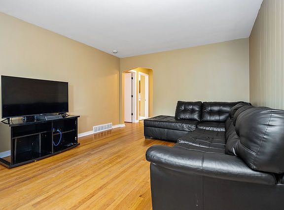 4th image of 304 48th Ave