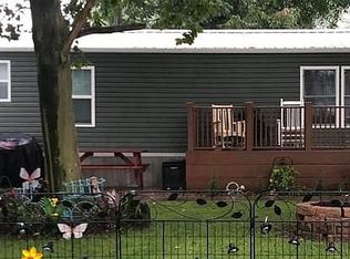 18808 Oak St, Carlyle, IL 62231