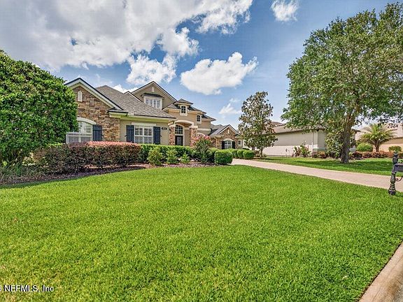 5th image of 824 E DORCHESTER Drive