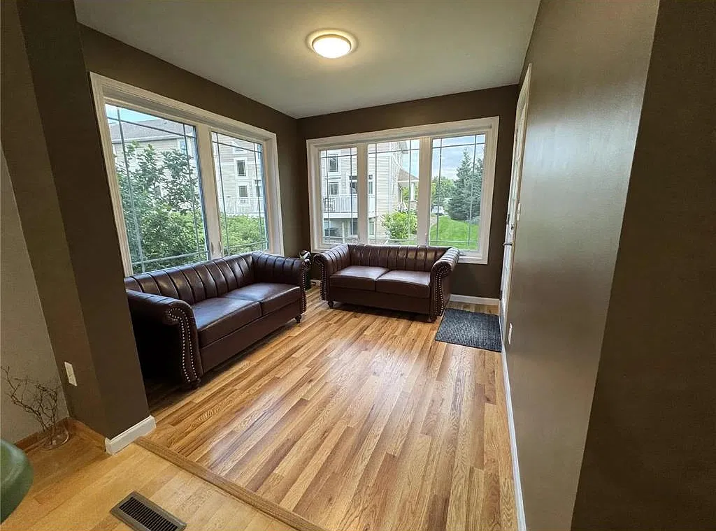 4 bed, 2800 sqft, $2,975 — Photo 4
