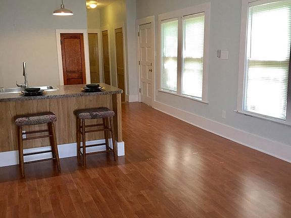 3rd image of 1314 E Cesar E Chavez Blvd APT 1