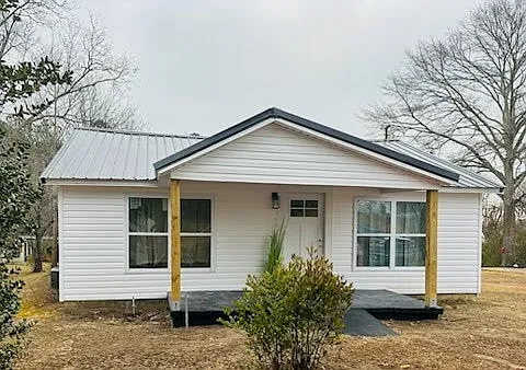 106 Convent Rd NE — Photo 2