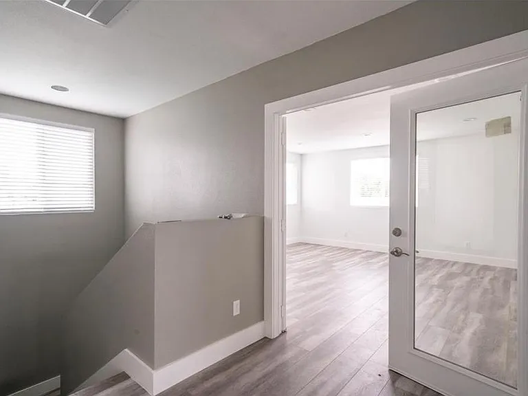 2408 S Redondo Blvd #2408 — Photo 10