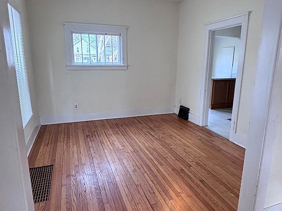 4th image of 131 N Hayford Ave