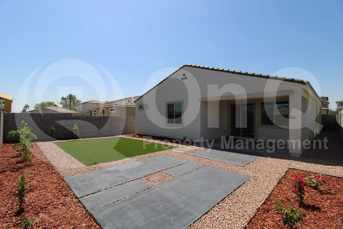 5 bed, 3.0 bath, 2132 sqft, $2,489 — Photo 4