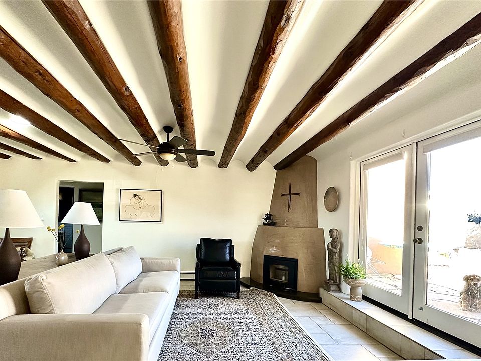 1st image of 405 Salazar Pl