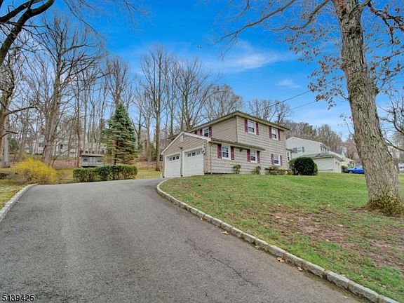 3rd image of 138 Knollwood Dr