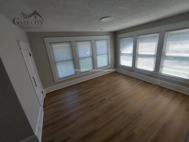1105 Adams St — Photo 15