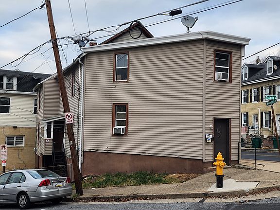 2nd image of 832 Wyandotte St #836