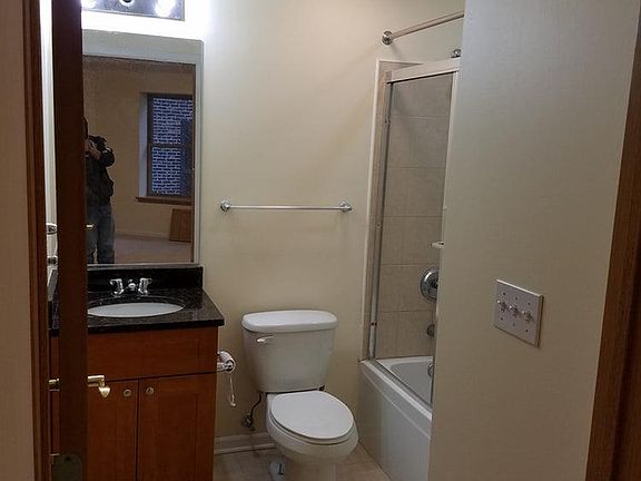 5th image of 2322 S Canal St Unit 306