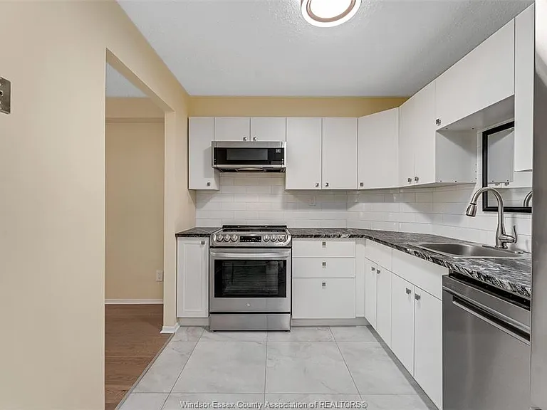 3936 Wyandotte St E #207 — Photo 20