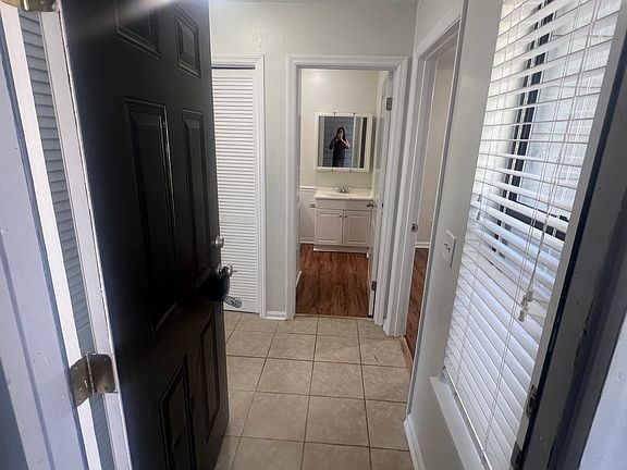 2nd image of 5415 Sombra Del Lago Dr