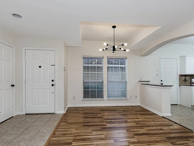 35 S Avonlea Cir — Photo 4