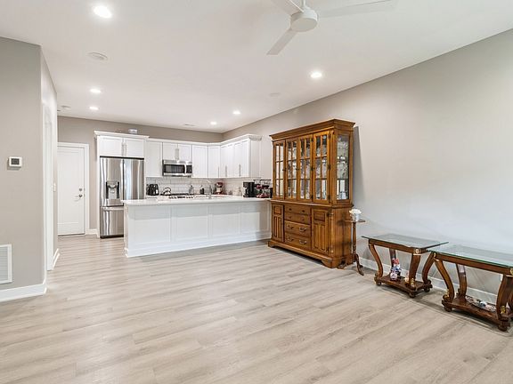 4th image of 2337 SE Sydney Ln