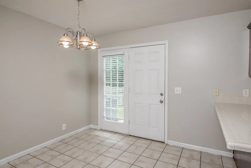 3 bed, 2.5 bath, 1870 sqft, $2,235 — Photo 4