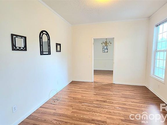 4th image of 1066 Tremont Ave