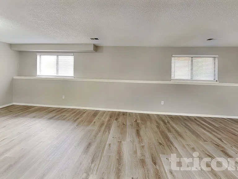 1164 Lewiston St — Photo 13