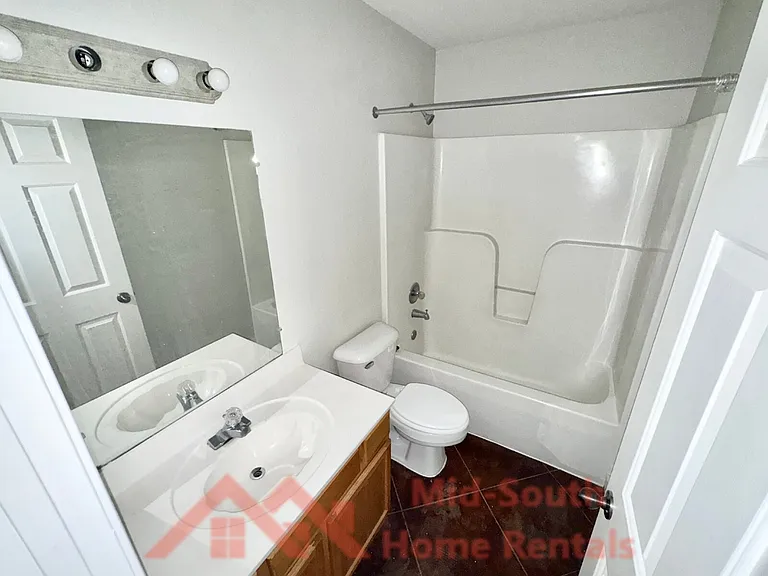 401 Bruce St #B — Photo 8