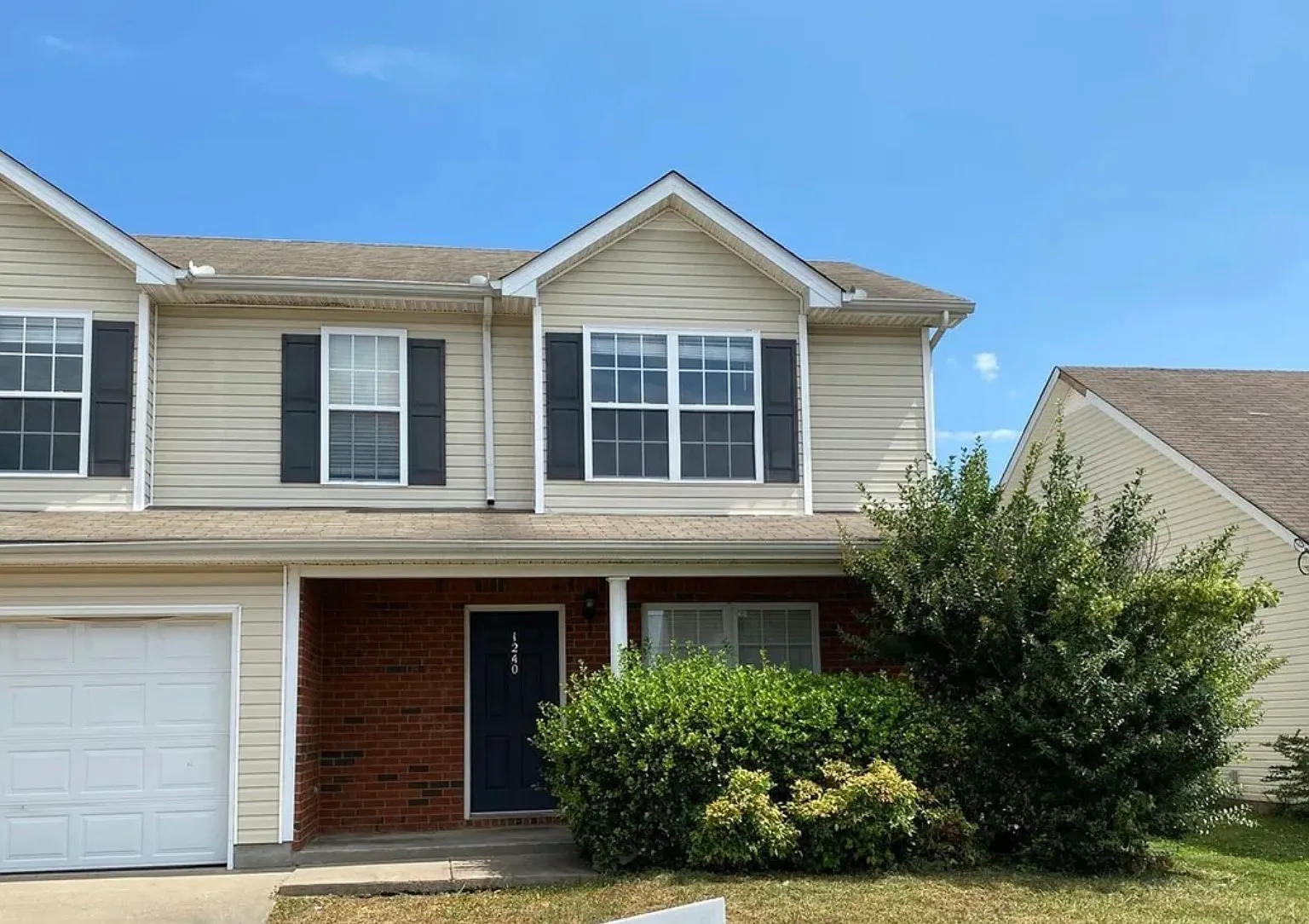 3 bed, 2.5 bath, 1477 sqft, $1,900 — Photo 2