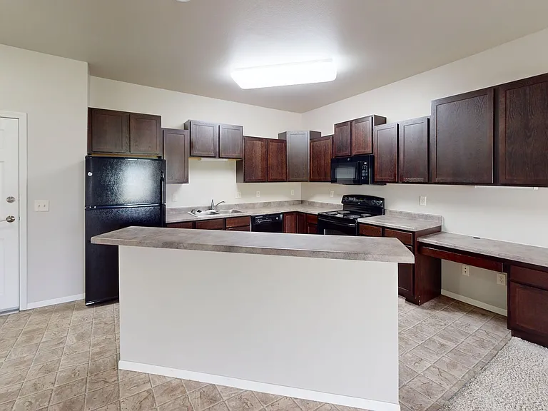 Crystal Creek Apartments — Photo 14